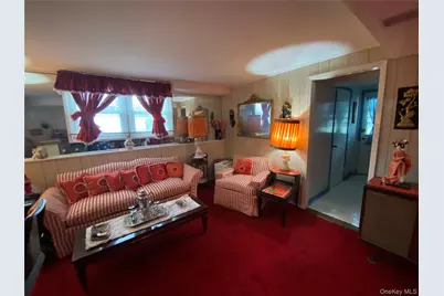 85 Stellenwerf Avenue, Islip Terrace, NY 11752 - Photo 10