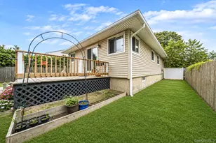 24 Trafalgar Dr, Shirley, NY 11967 - Photo 26