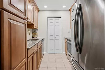 36 Richmond Boulevard #4A, Ronkonkoma, NY 11779 - Photo 10
