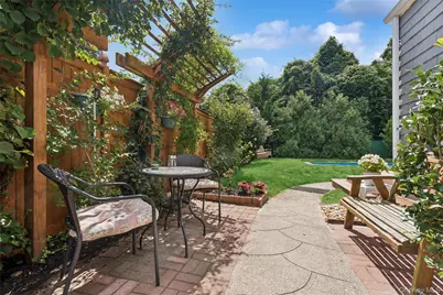 34 W End Avenue, East Quogue, NY 11942 - Photo 10