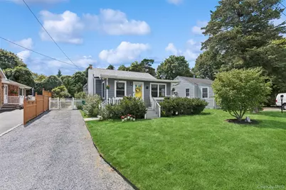 34 W End Avenue, East Quogue, NY 11942 - Photo 1