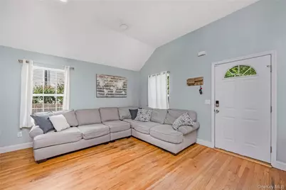 393 W End Avenue, Shirley, NY 11967 - Photo 4