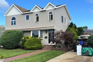 92 Vanburen St, Freeport, NY 11520 - Photo 2