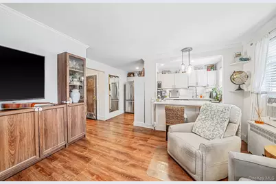 4 Edwards St #1E, Roslyn Heights, NY 11577 - Photo 8