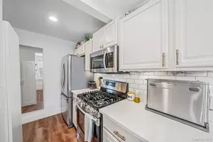 4 Edwards St, Roslyn Heights, NY 11577 - Photo 14
