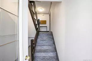 4 Edwards St, Roslyn Heights, NY 11577 - Photo 6