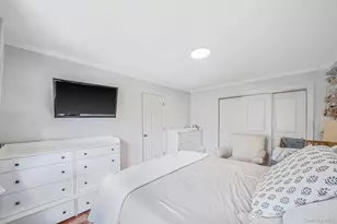 4 Edwards St, Roslyn Heights, NY 11577 - Photo 18
