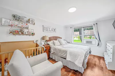 4 Edwards St #1E, Roslyn Heights, NY 11577 - Photo 16