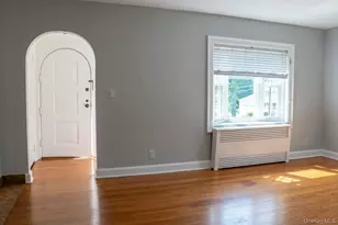 8 Washington Pl, White Plains, NY 10603 - Photo 2