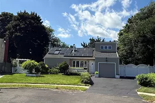 4 Sandy Ct, Deer Park, NY 11729 - Photo 2
