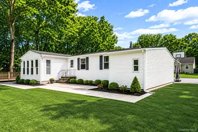 2356 Walnut Avenue, Ronkonkoma, NY 11779 - Photo 18