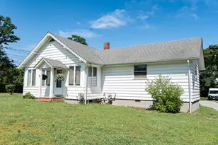1405 Bay Ave, Mattituck, NY 11952 - Photo 2