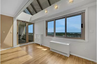 701 Pelham Road #PH3, New Rochelle, NY 10805 - Photo 6