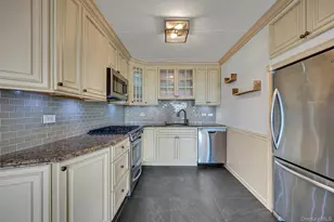 701 Pelham Rd, New Rochelle, NY 10805 - Photo 10