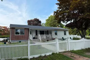 431 Blue Point Rd, Farmingville, NY 11738 - Photo 10