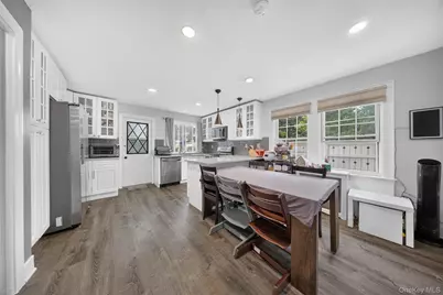 26 Van Nostrand Court, Little Neck, NY 11362 - Photo 10