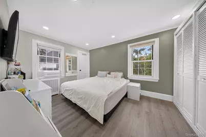 26 Van Nostrand Court, Little Neck, NY 11362 - Photo 18