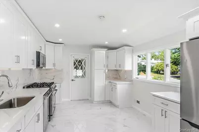 260 W 24th Street, Deer Park, NY 11729 - Photo 8