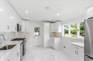260 W 24th St, Deer Park, NY 11729 - Photo 8