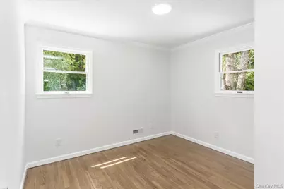 260 W 24th Street, Deer Park, NY 11729 - Photo 18