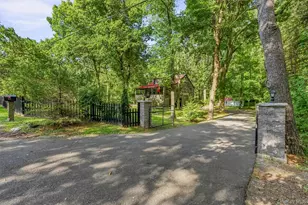 231 Rombout Rd, Pleasant Valley, NY 12569 - Photo 4
