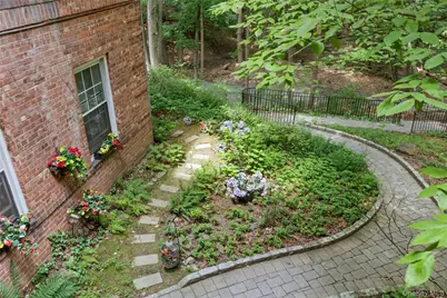 100 Pinewood Road #1C, Hartsdale, NY 10530 - Photo 18