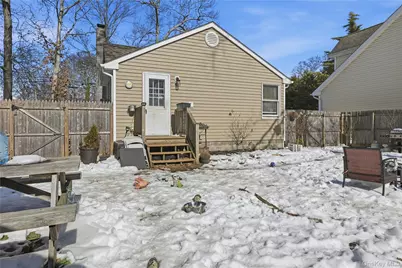 36 Woodlawn Avenue, Selden, NY 11784 - Photo 14