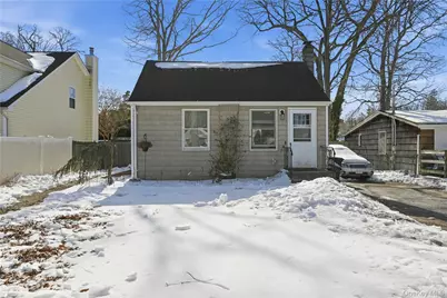 36 Woodlawn Avenue, Selden, NY 11784 - Photo 10