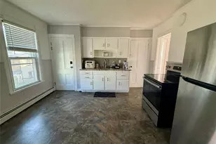 2 Charles St, Poughkeepsie, NY 12601 - Photo 2