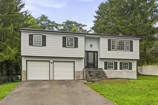 57 Keats Dr, New Windsor, NY 12553 - Photo 2