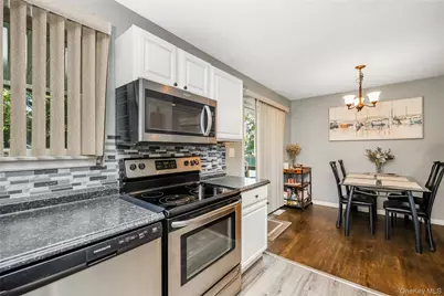 2401 Wave Avenue, Medford, NY 11763 - Photo 8
