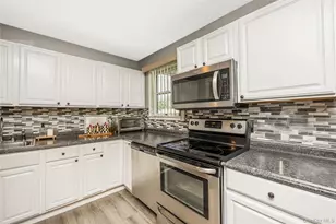 2401 Wave Ave, Medford, NY 11763 - Photo 10