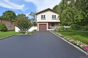 4 Huck Finn Ln, Shoreham, NY 11786 - Photo 2