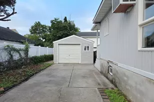 26 Gordon Pl, Freeport, NY 11520 - Photo 28