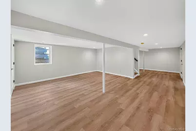5 Elm Avenue, Floral Park, NY 11001 - Photo 36