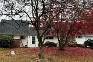 14 Peachtree Ln, Roslyn, NY 11576 - Photo 2