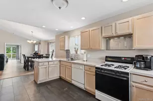 3002 Willow Pond Dr, Riverhead, NY 11901 - Photo 12