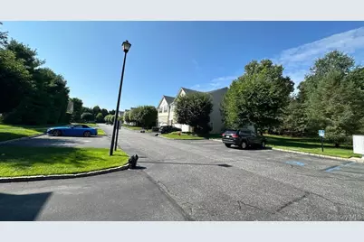35 Sugar Pine Lane, Bay Shore, NY 11706 - Photo 4