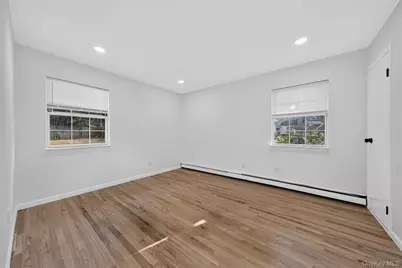 28 Roslyn Avenue, Selden, NY 11784 - Photo 12
