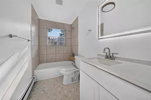 28 Roslyn Ave, Selden, NY 11784 - Photo 16