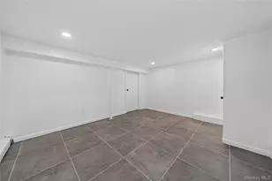 28 Roslyn Ave, Selden, NY 11784 - Photo 20