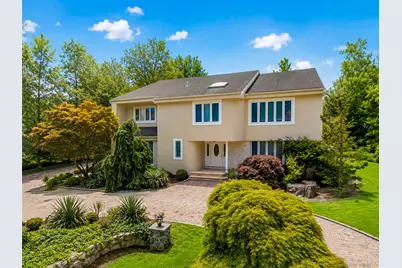 40 Bristol Drive, Manhasset, NY 11030 - Photo 2