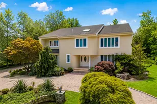 40 Bristol Dr, Manhasset, NY 11030 - Photo 2