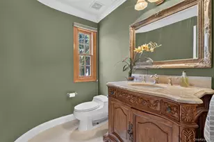 40 Bristol Dr, Manhasset, NY 11030 - Photo 18