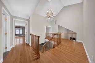 40 Bristol Dr, Manhasset, NY 11030 - Photo 10