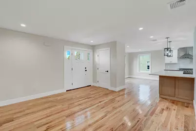 25 Sunnybrook Drive E #1, Oceanside, NY 11572 - Photo 2