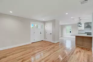 25 Sunnybrook Dr E, Oceanside, NY 11572 - Photo 2
