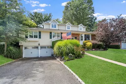 27 Delaware Avenue, Jericho, NY 11753 - Photo 2