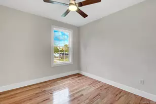 25 Sunnybrook Dr E, Oceanside, NY 11572 - Photo 10