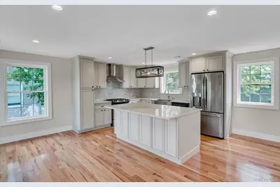 25 Sunnybrook Drive E #2, Oceanside, NY 11572 - Photo 2